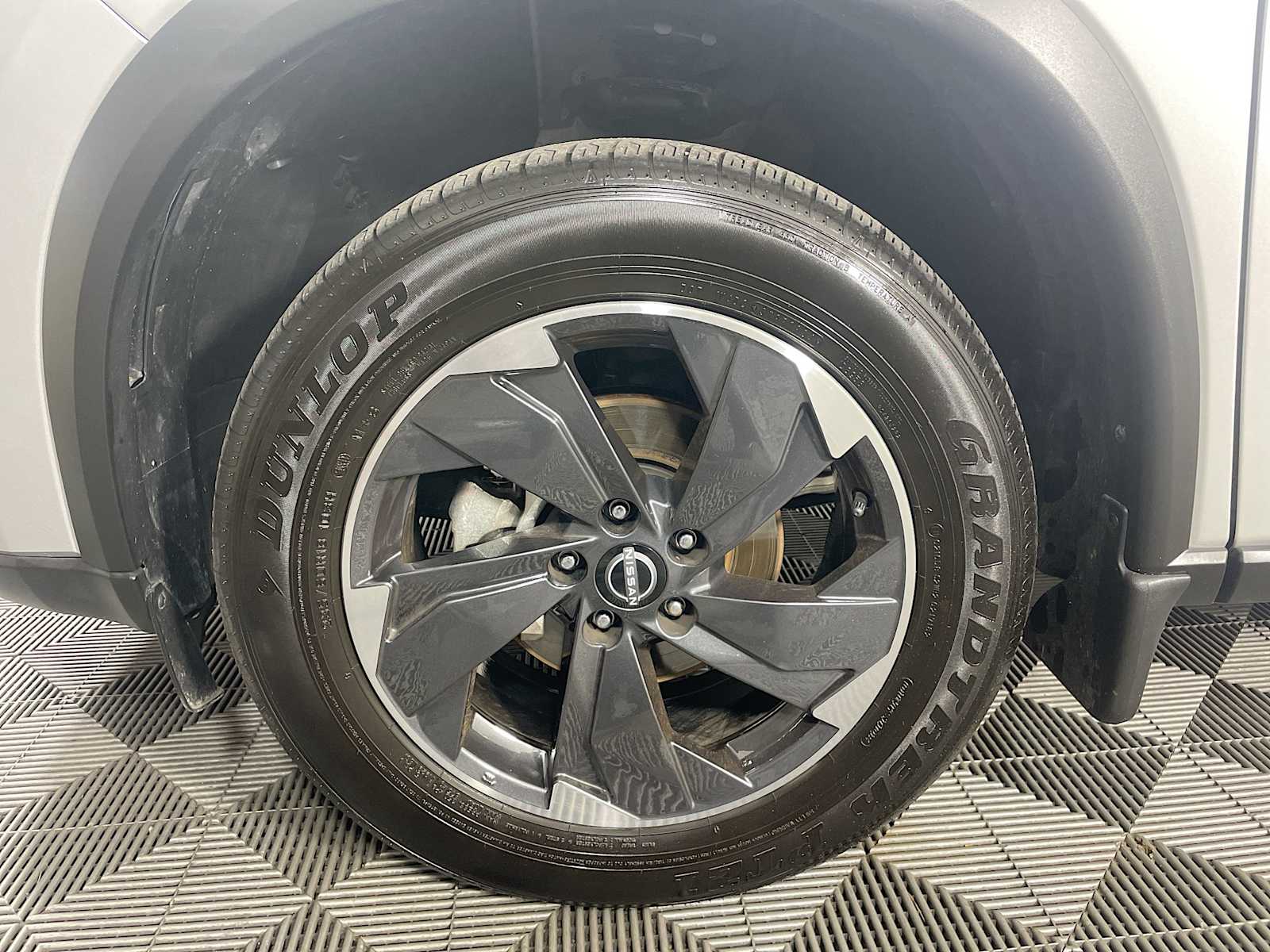 2024 Nissan Rogue SV photo 29
