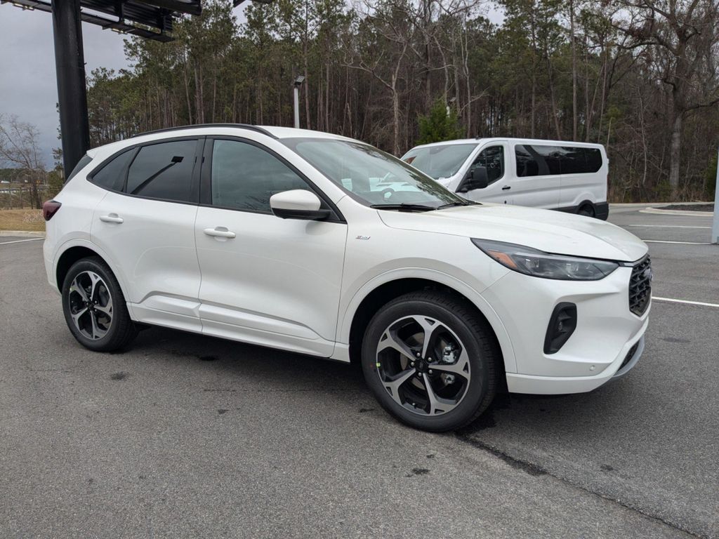 2025 Ford Escape Hybrid ST-Line Elite photo 2