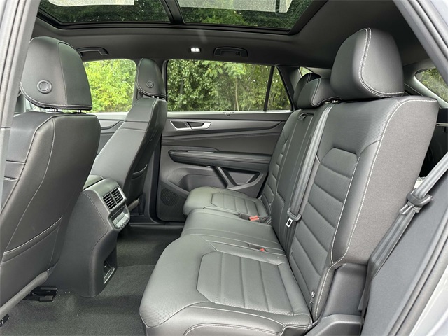 2024 Volkswagen Atlas Cross Sport SEL R-Line photo 2