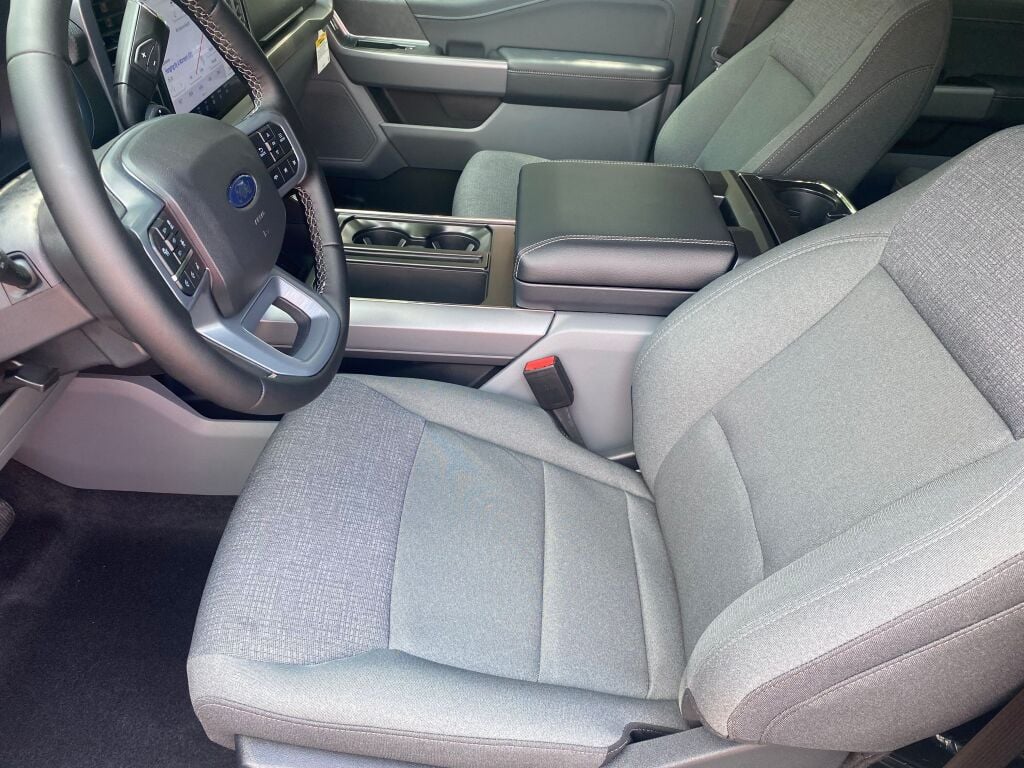 2025 Ford F-150 XLT photo 6