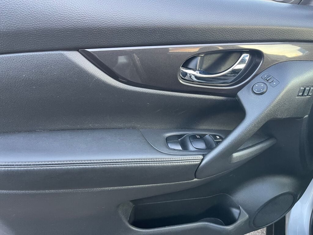 2019 Nissan Rogue SV photo 10