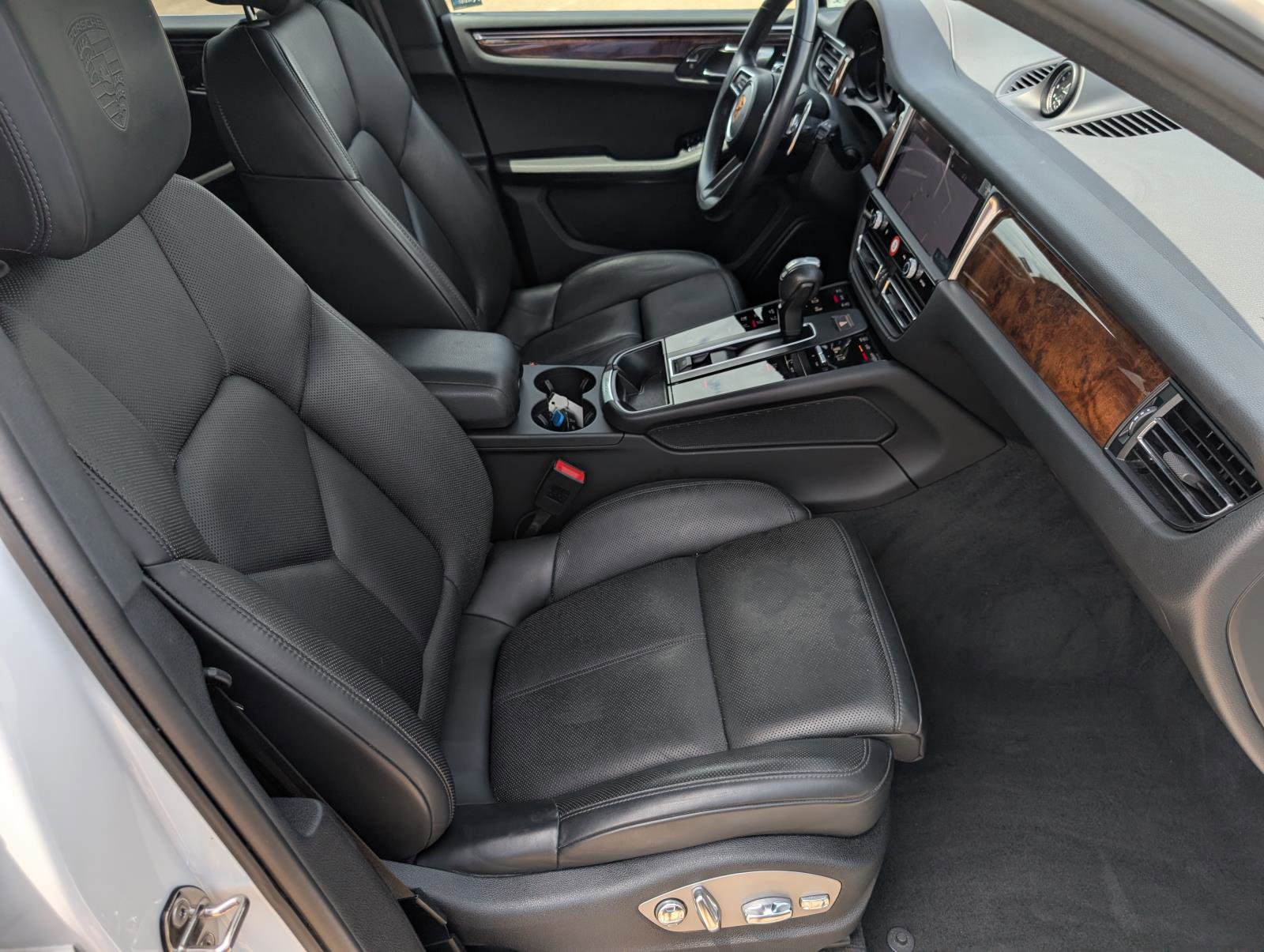 2023 Porsche Macan T photo 32