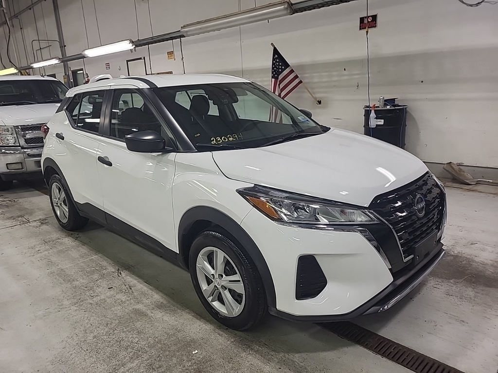 2024 Nissan Kicks S photo 2