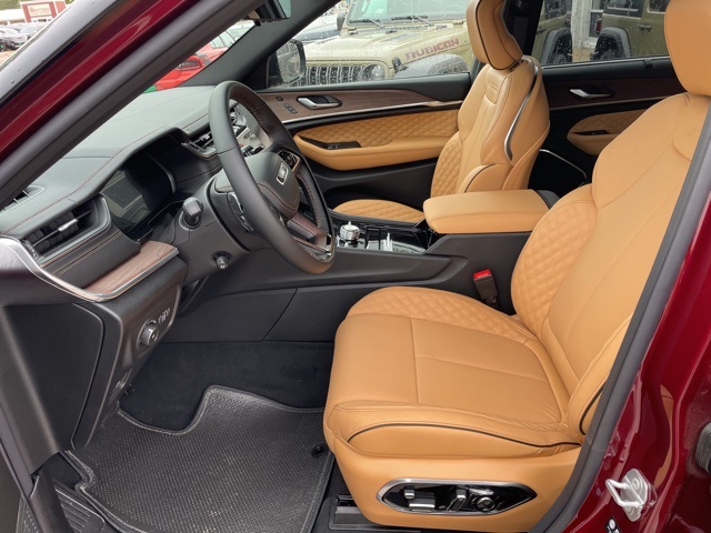 2025 Jeep Grand Cherokee L Summit photo 4