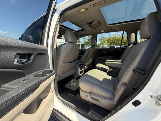 2019 Honda Pilot Elite photo 16