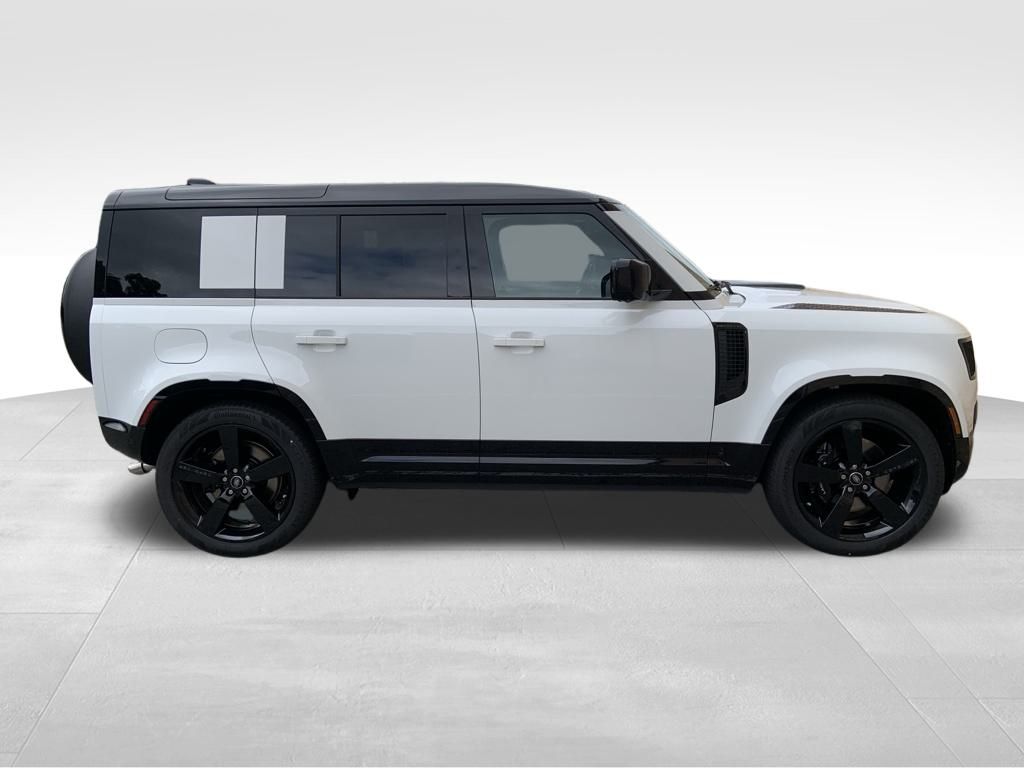 2025 Land Rover Defender 110 V8 photo 5