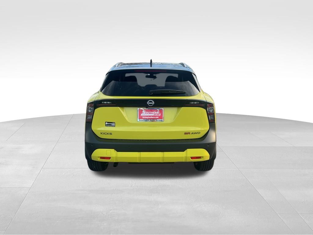 2025 Nissan Kicks SR photo 2