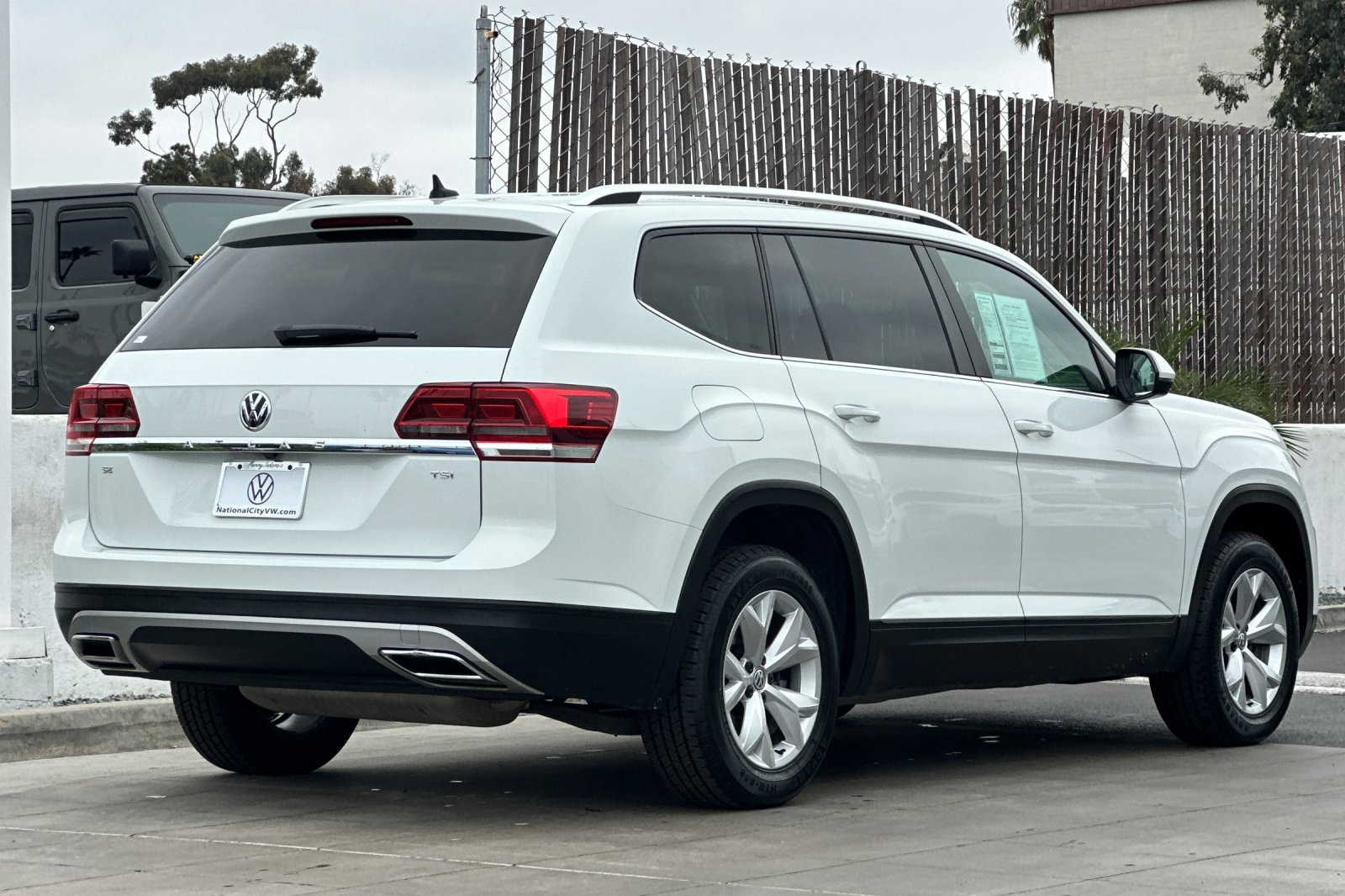 2018 Volkswagen Atlas SE Technology photo 2