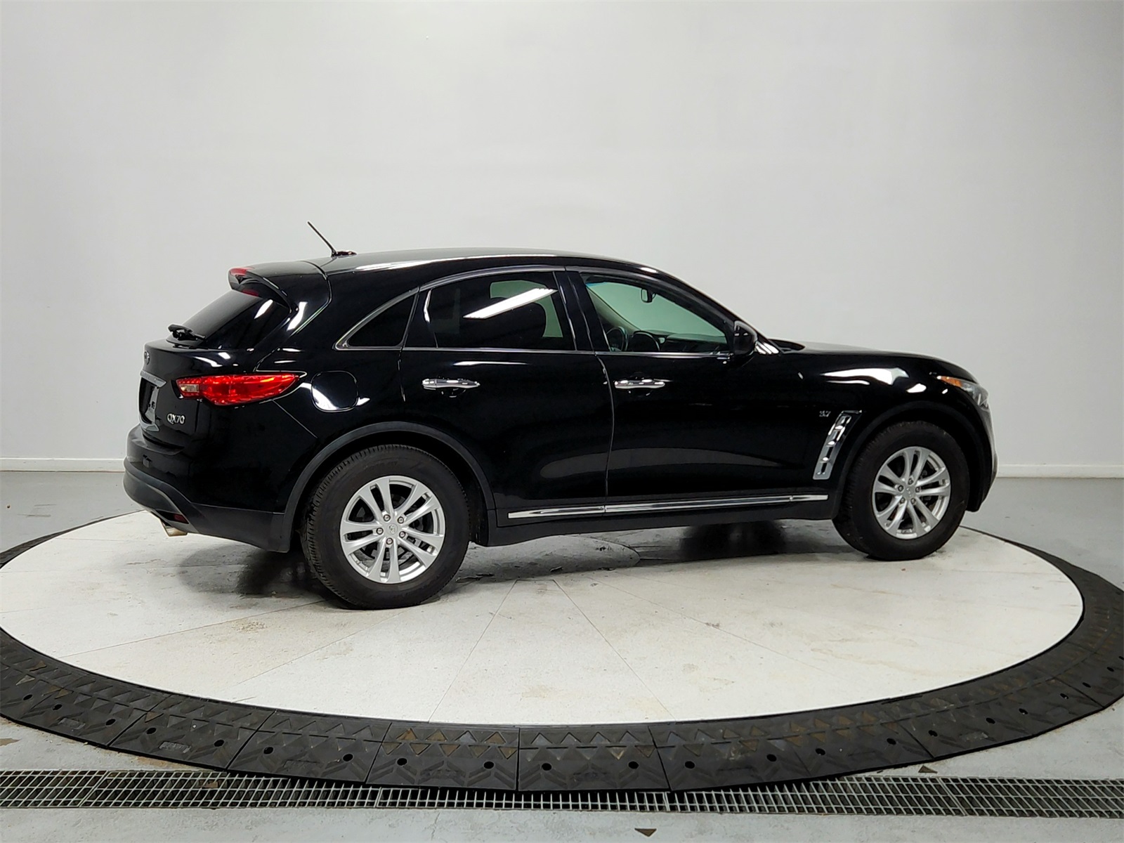 2017 Infiniti QX70 Base photo 6