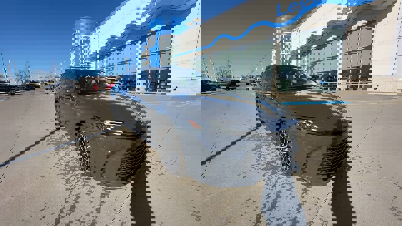 Used 2025 Toyota Camry XLE with VIN 4T1DBADK8SU533296 for sale in Kansas City