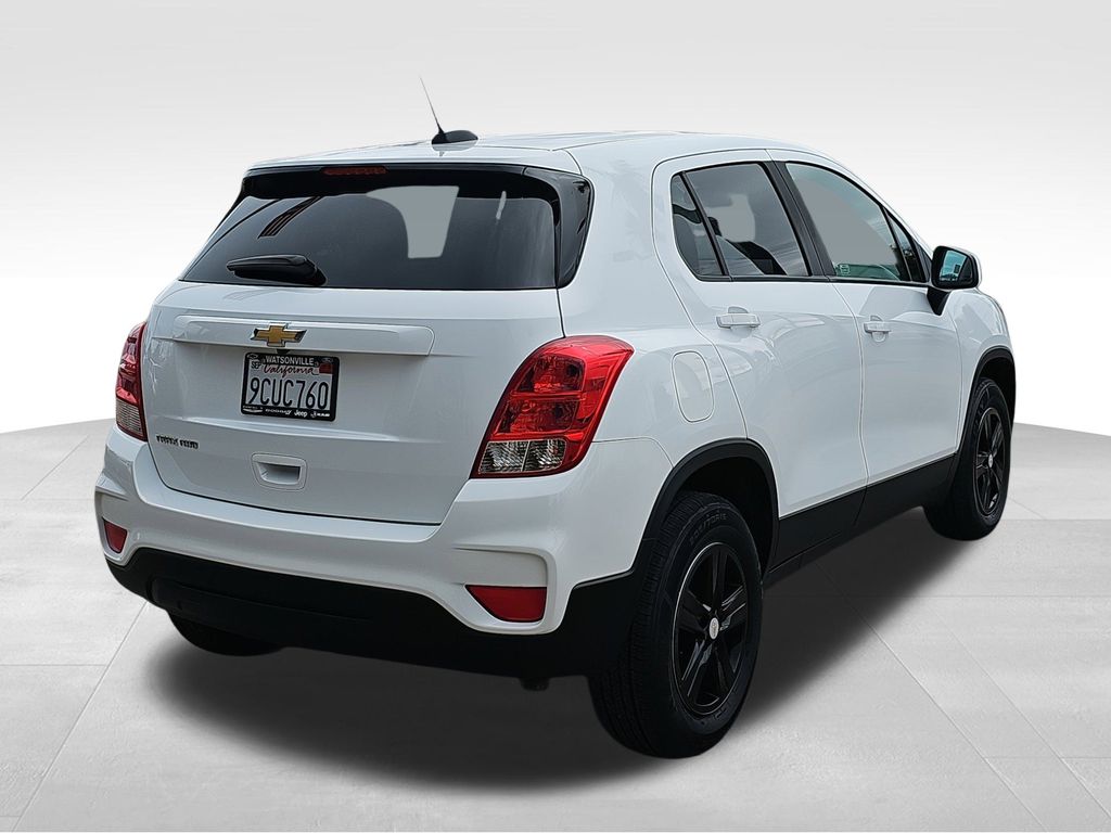 2022 Chevrolet Trax LS photo 3
