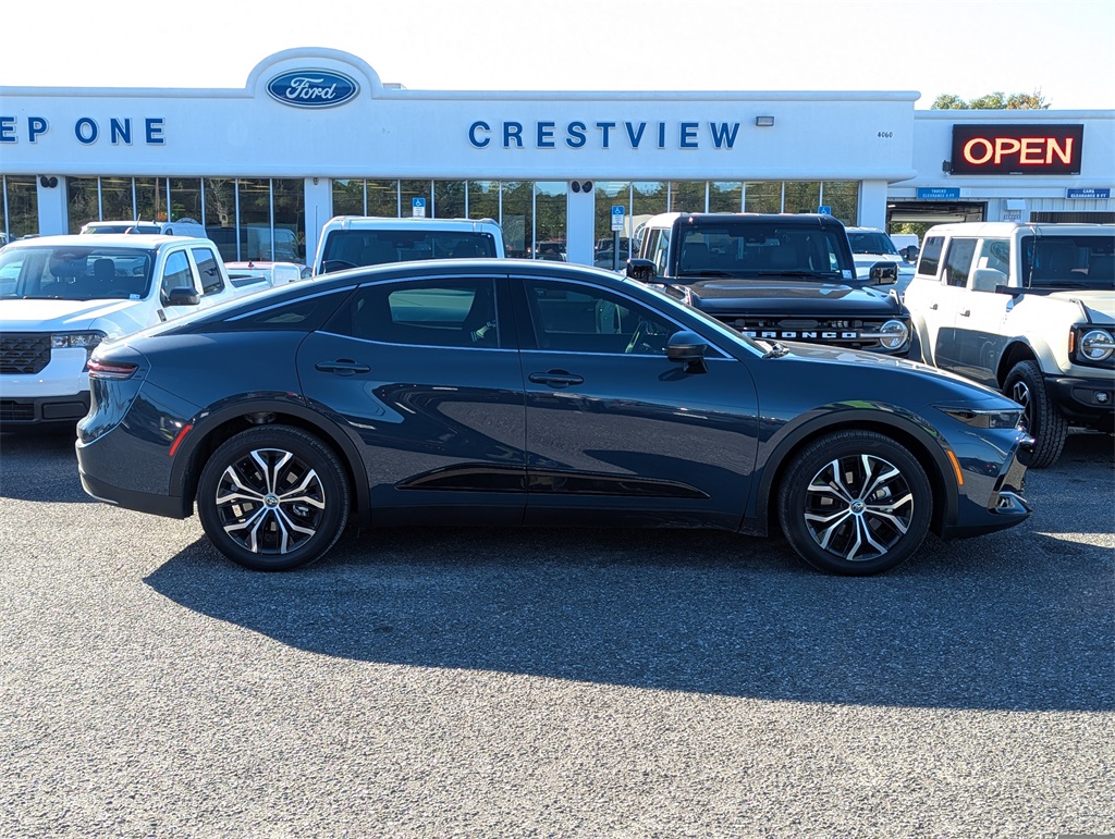 2025 Toyota Crown XLE photo 3