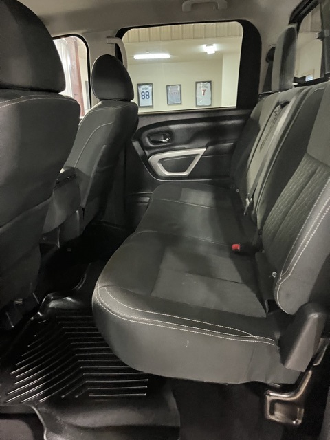 2019 Nissan Titan SV photo 10