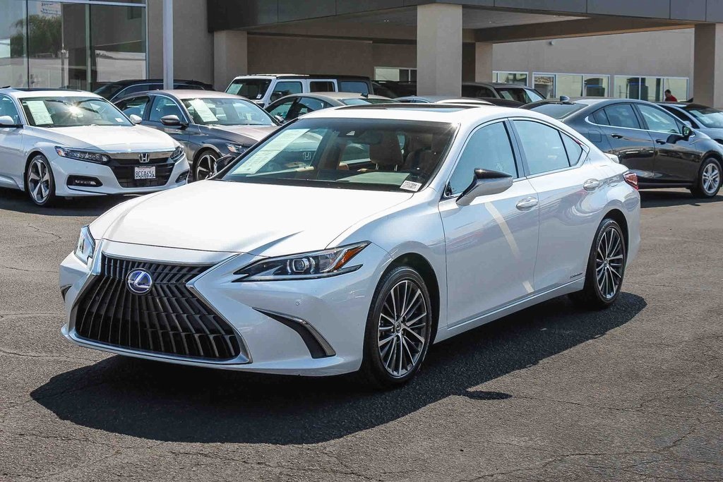 2022 Lexus ES 300h photo 2