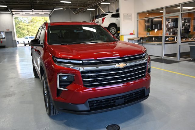 2026 Chevrolet Traverse photo 2