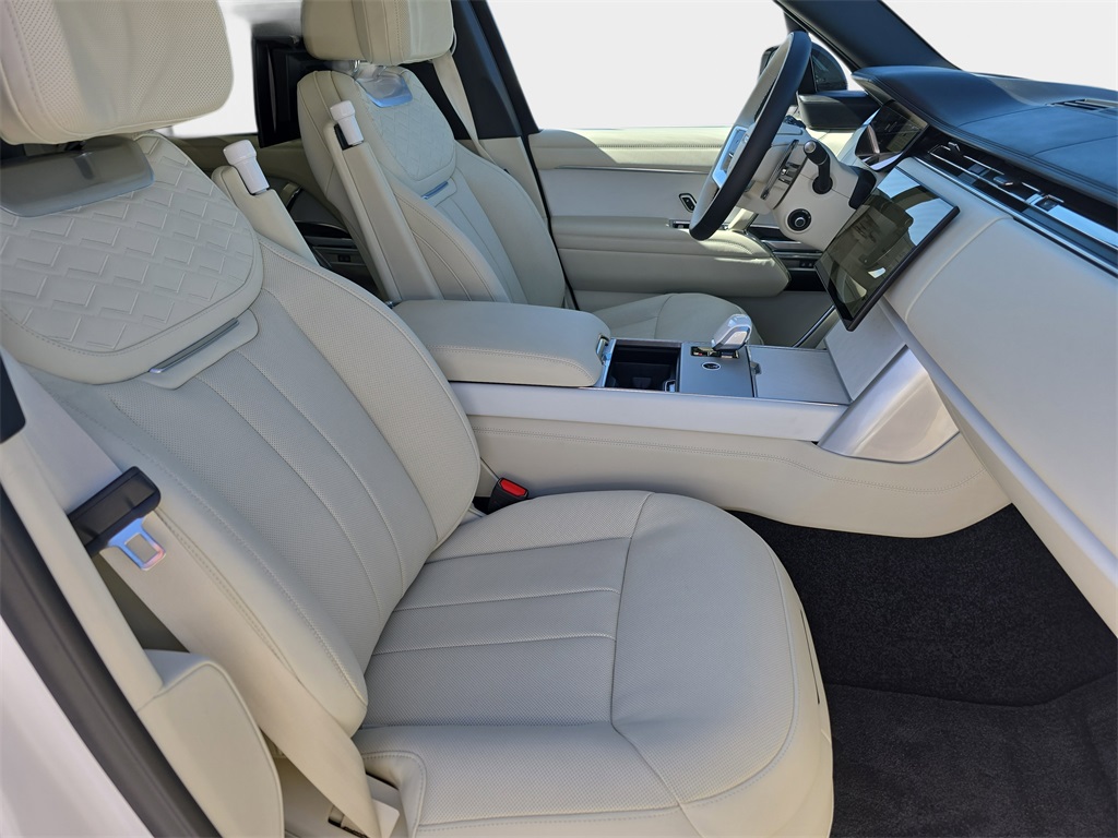2025 Land Rover Range Rover SV photo 8