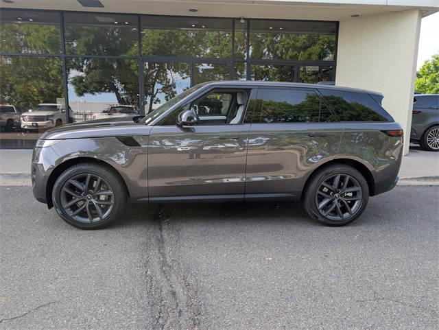 2025 Land Rover Range Rover Sport SE photo 3
