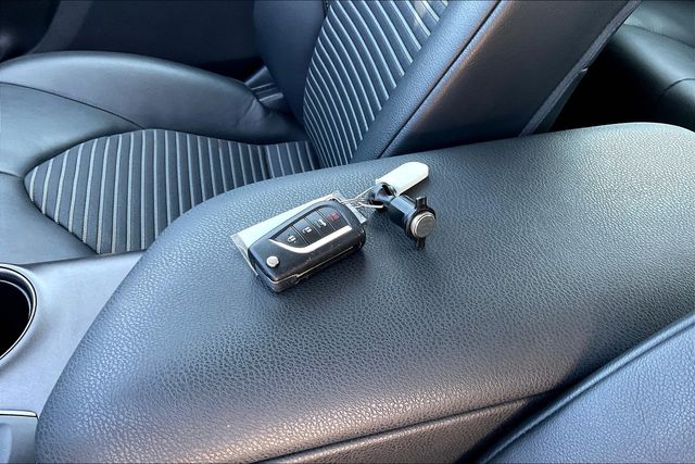 2023 Toyota Camry SE photo 11