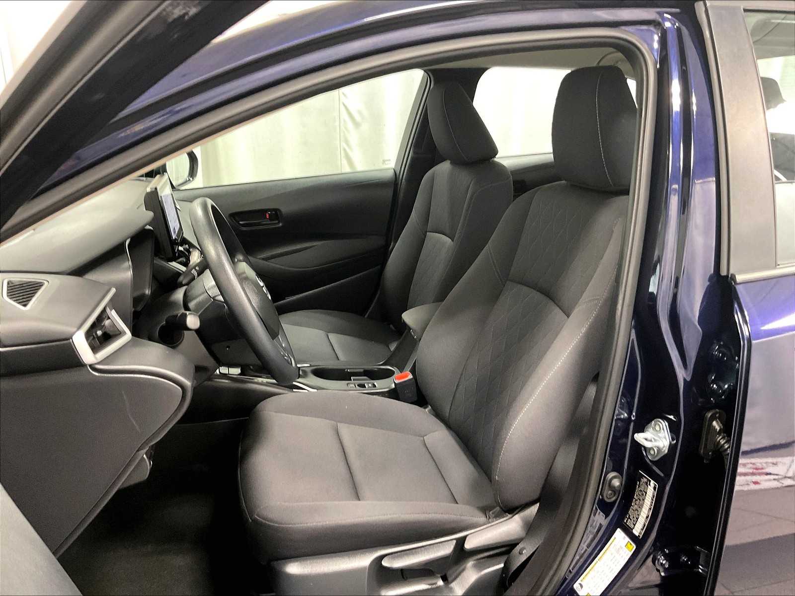 2025 Toyota Corolla LE photo 10