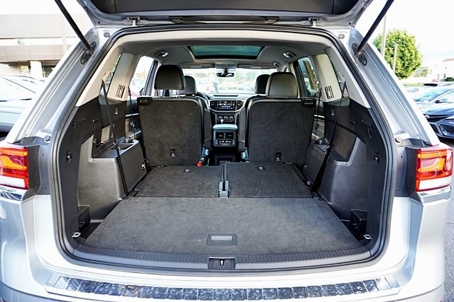 Used 2022 Silver Volkswagen 3.6L V6 SE w/Technology image 12