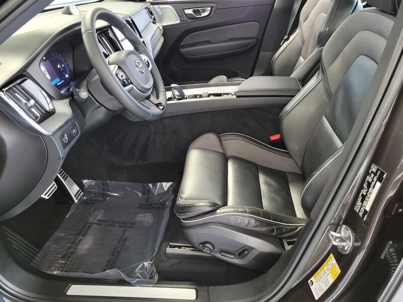 2022 Volvo XC60 B5 R-Design photo 10