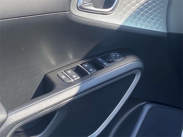2025 Kia Soul LX photo 13