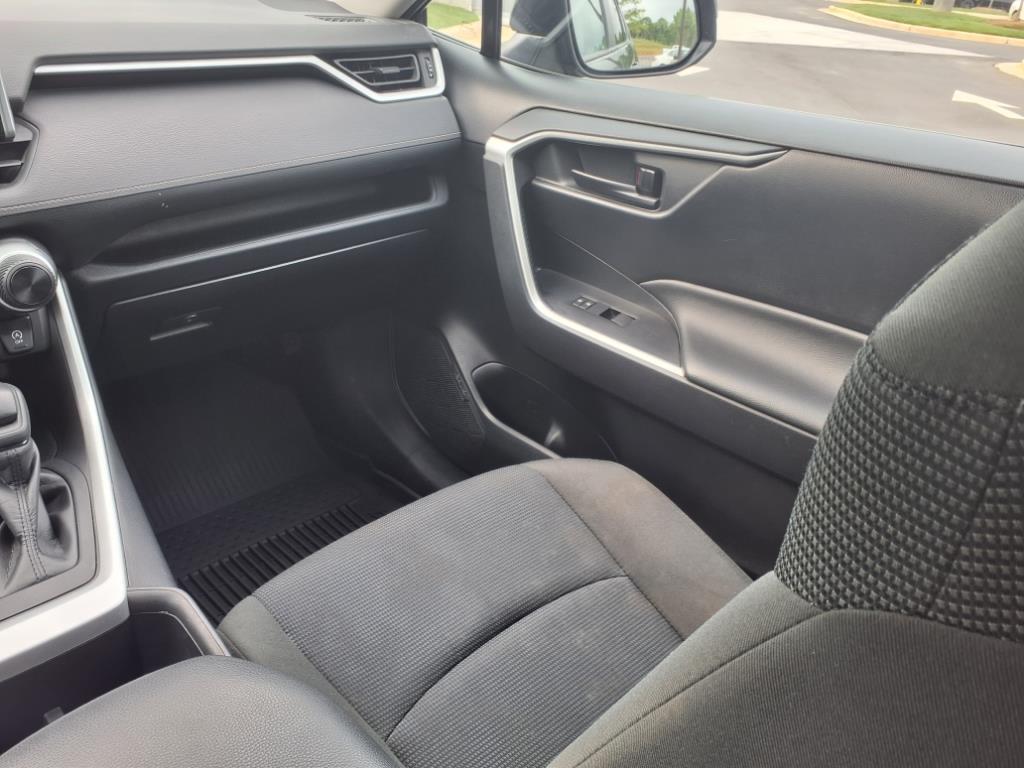 2024 Toyota RAV4 LE photo 17