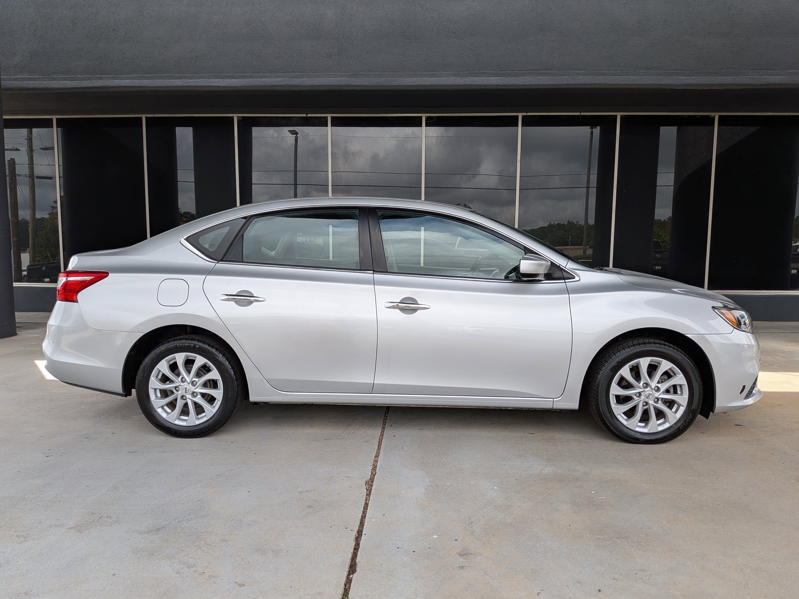 2019 Nissan Sentra SV photo 2
