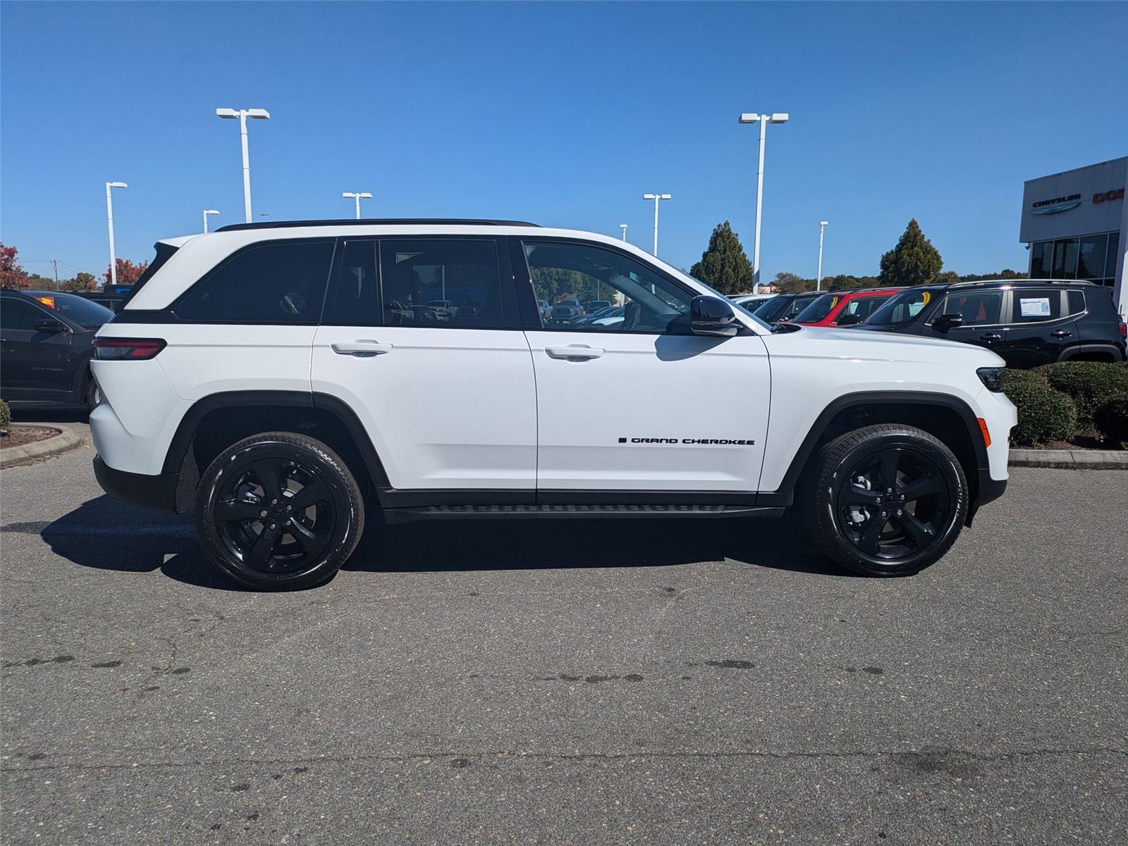 2025 Jeep Grand Cherokee Limited photo 4