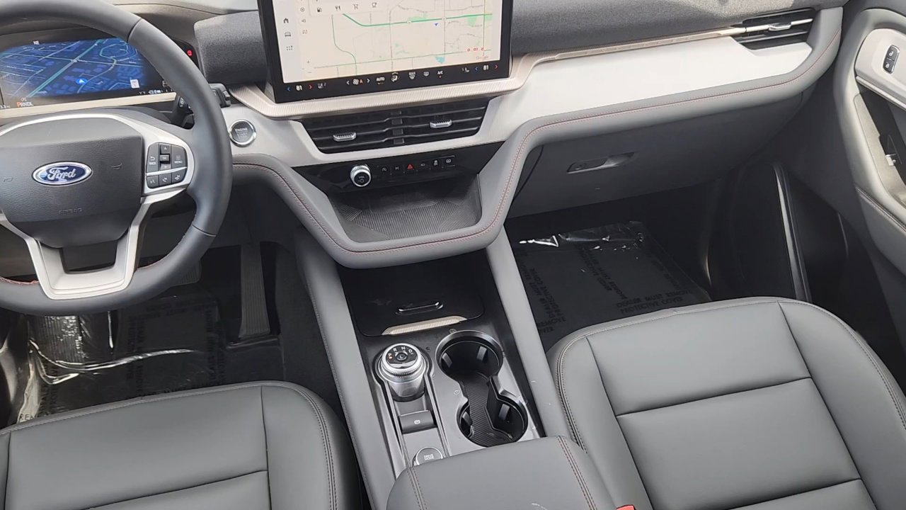 2025 Ford Explorer photo 5