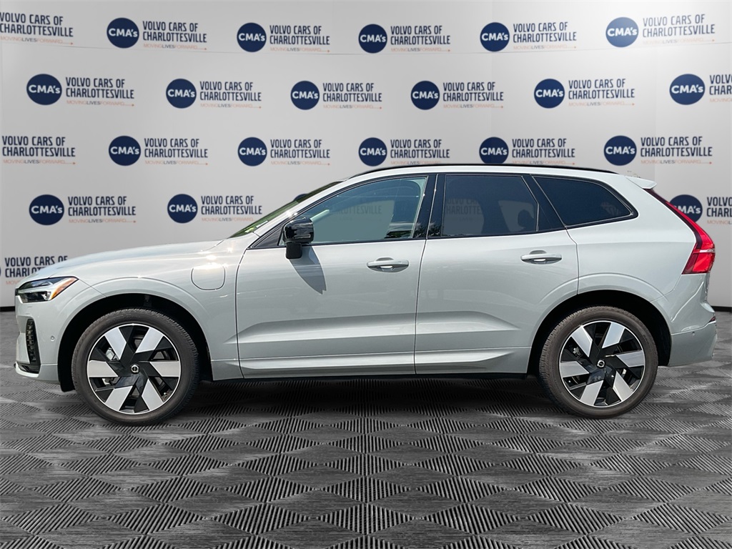 2025 Volvo XC60 Recharge Hybrid T8 Plus photo 2