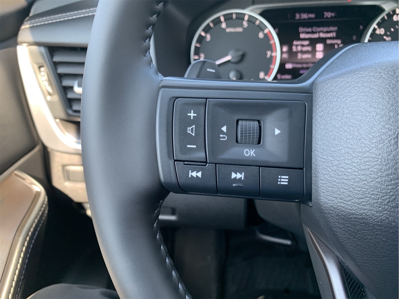 2026 Nissan Rogue SV photo 15