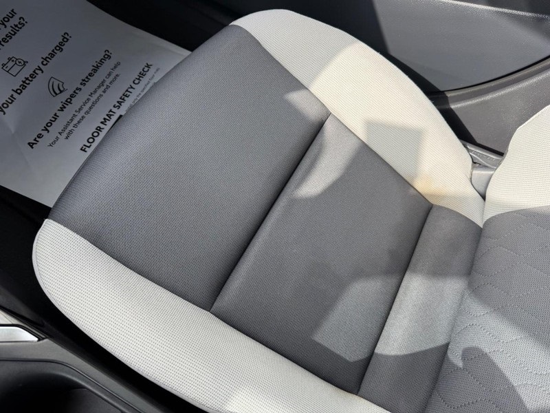2025 Toyota Corolla LE photo 24