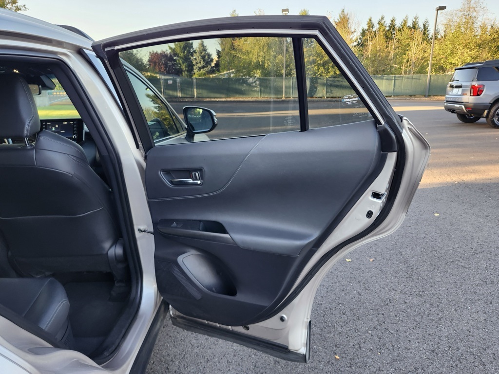 2022 Toyota Venza XLE photo 24