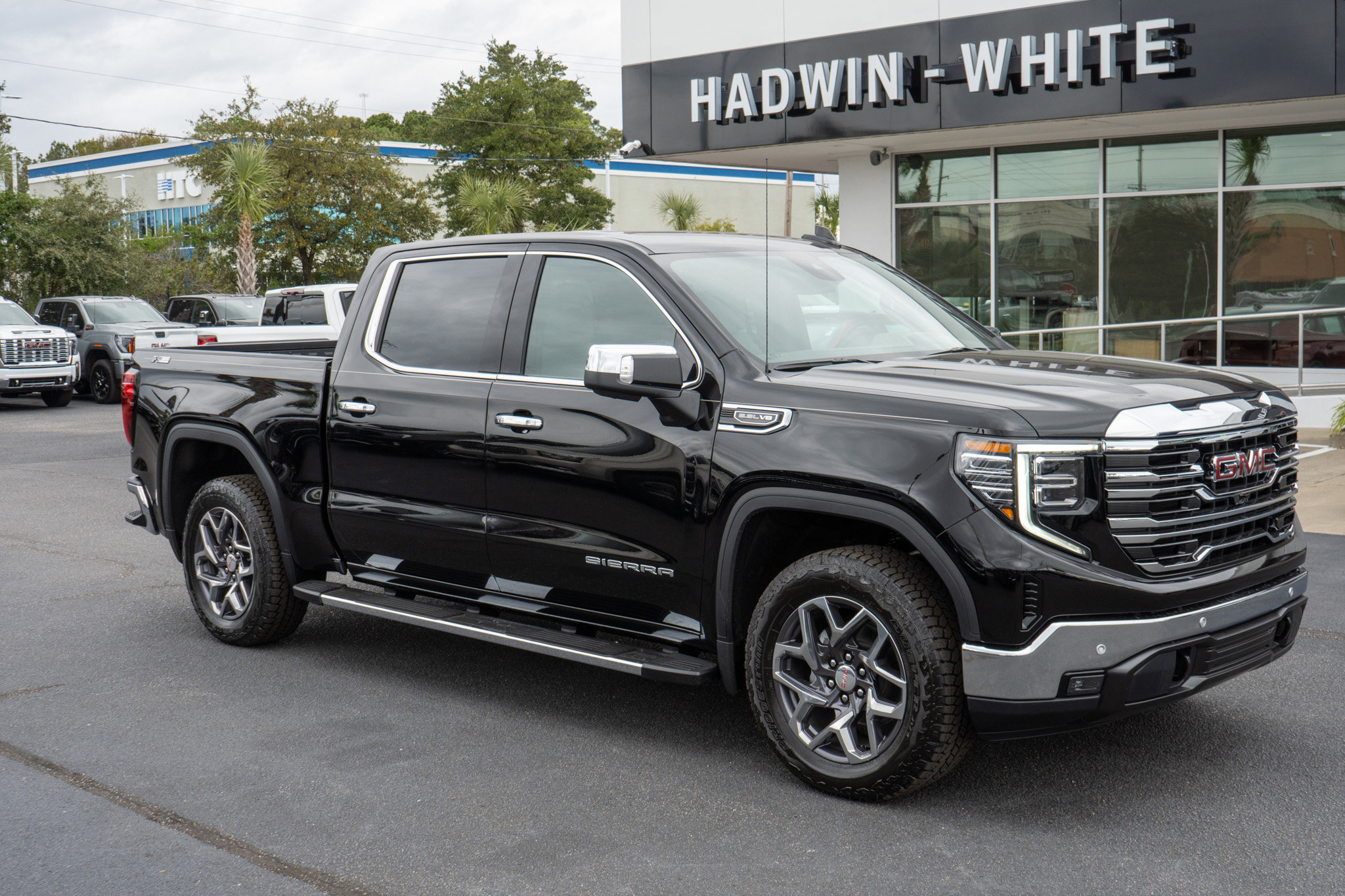 2026 GMC Sierra 1500 SLT's photo