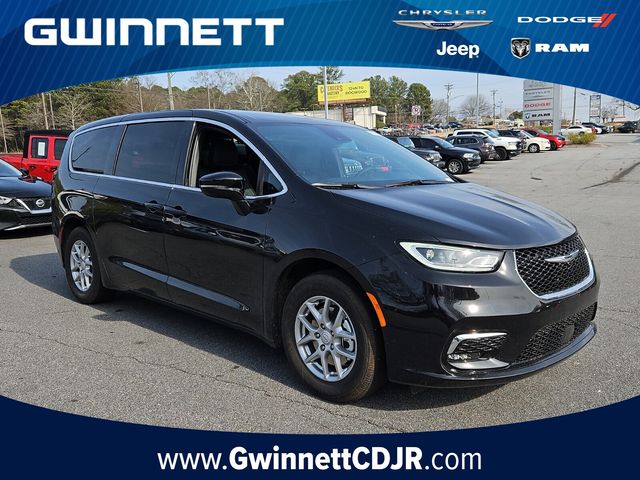 2026 Chrysler Pacifica Select's photo