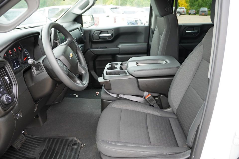 2024 Chevrolet Silverado 1500 Custom photo 4
