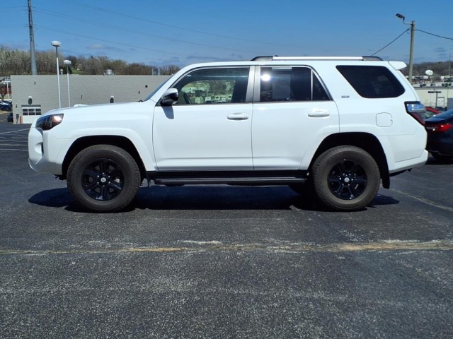 2024 Toyota 4Runner SR5 photo 2