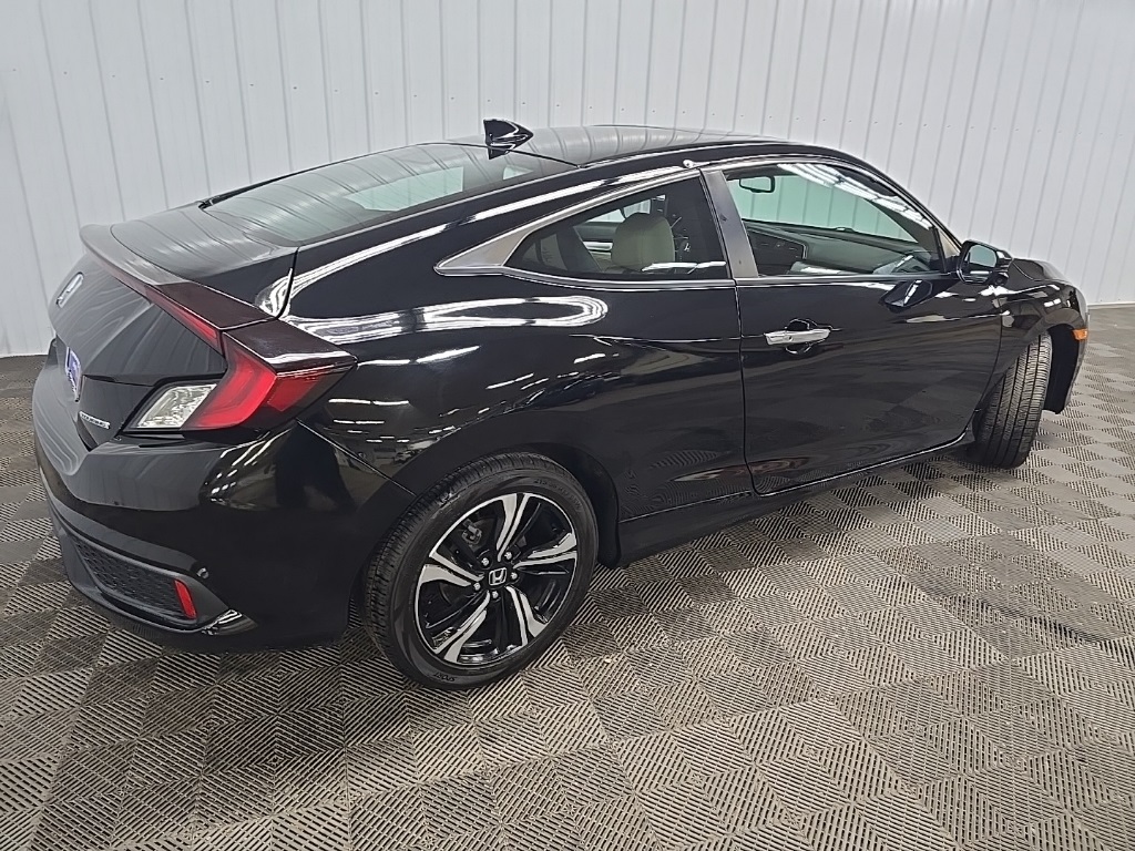 2018 Honda Civic Touring photo 3