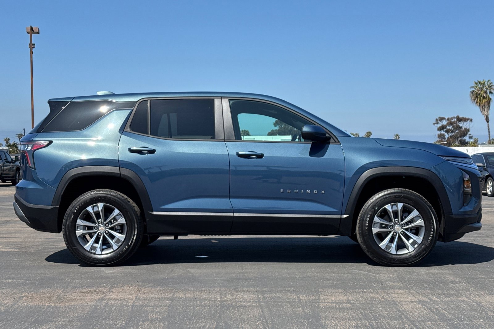 2025 Chevrolet Equinox LT photo 3
