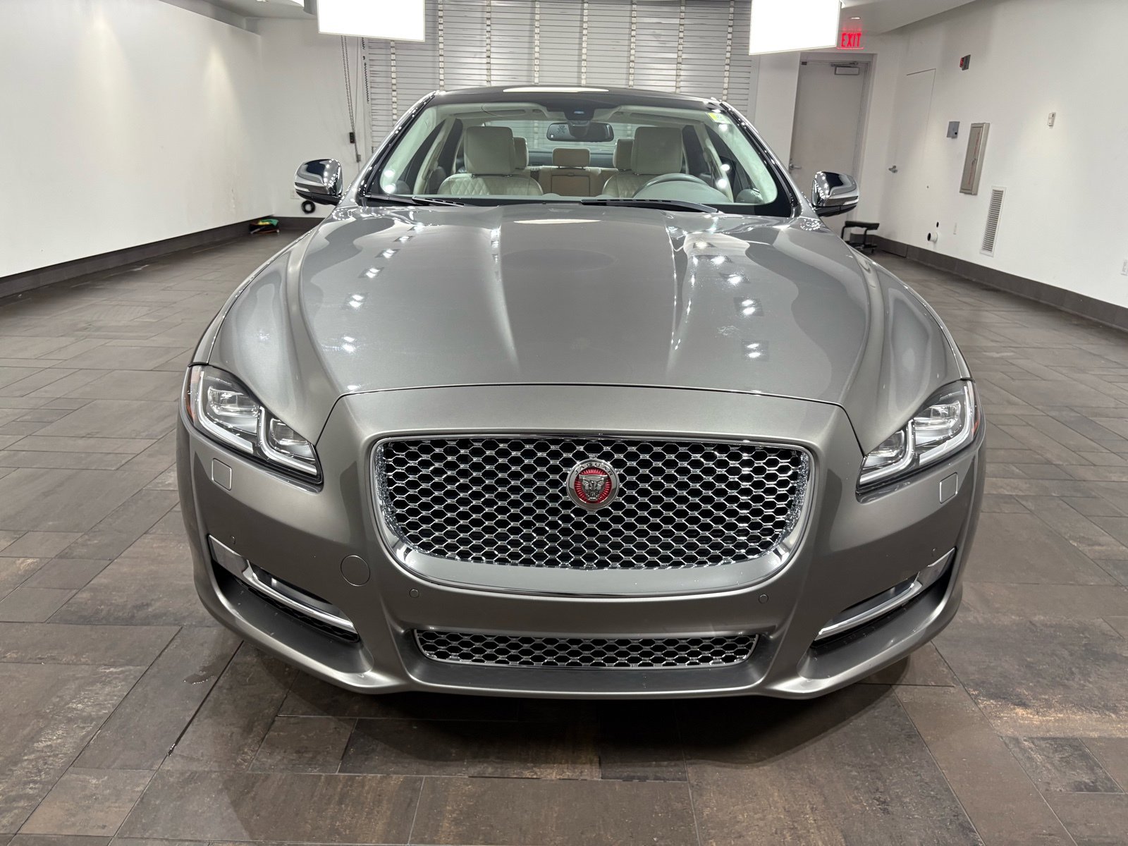 2017 Jaguar XJ L Supercharged photo 2