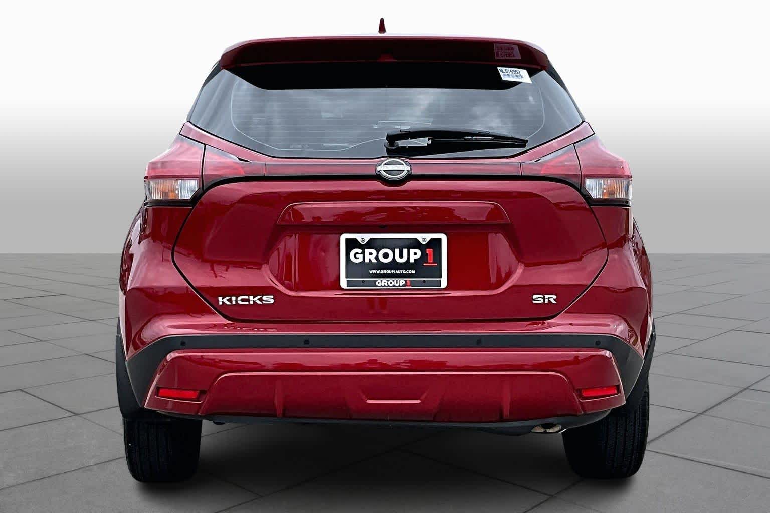 2022 Nissan Kicks SR photo 4