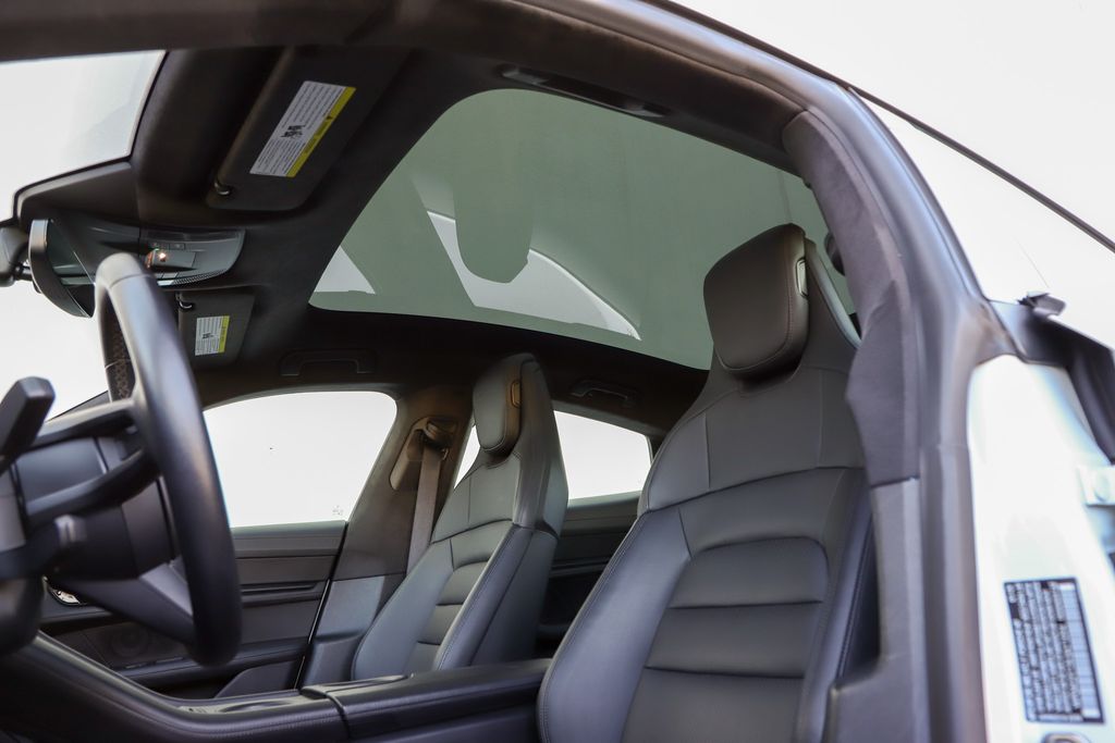 2020 Porsche Taycan Turbo photo 8