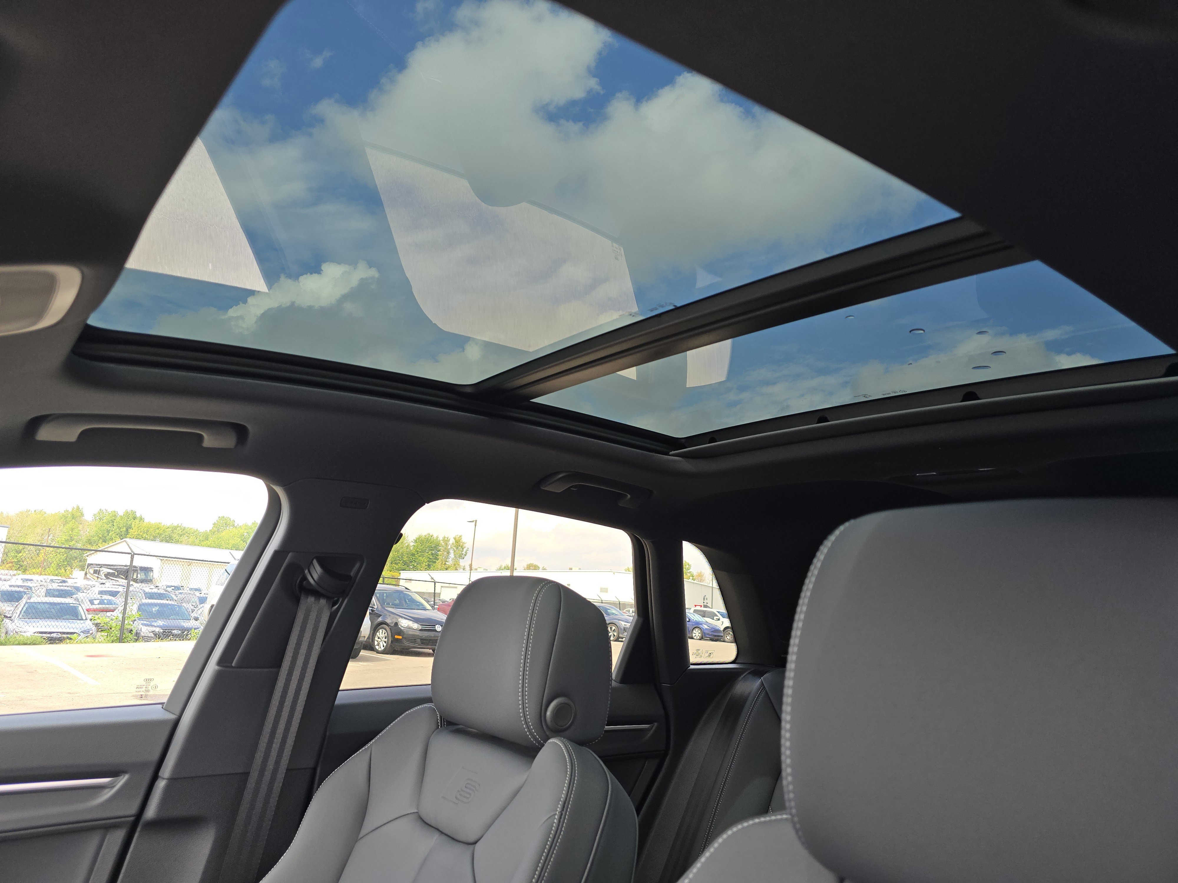 2025 Audi Q3 S line Premium photo 9