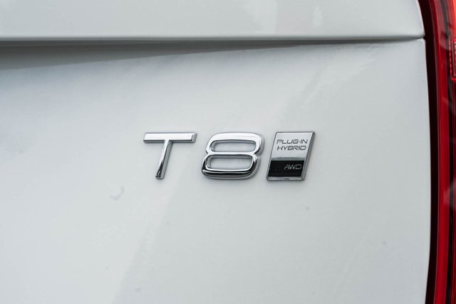 2025 Volvo XC90 T8 photo 4