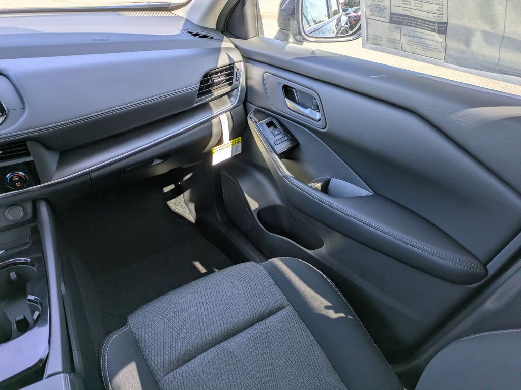 2026 Nissan Rogue SV photo 14