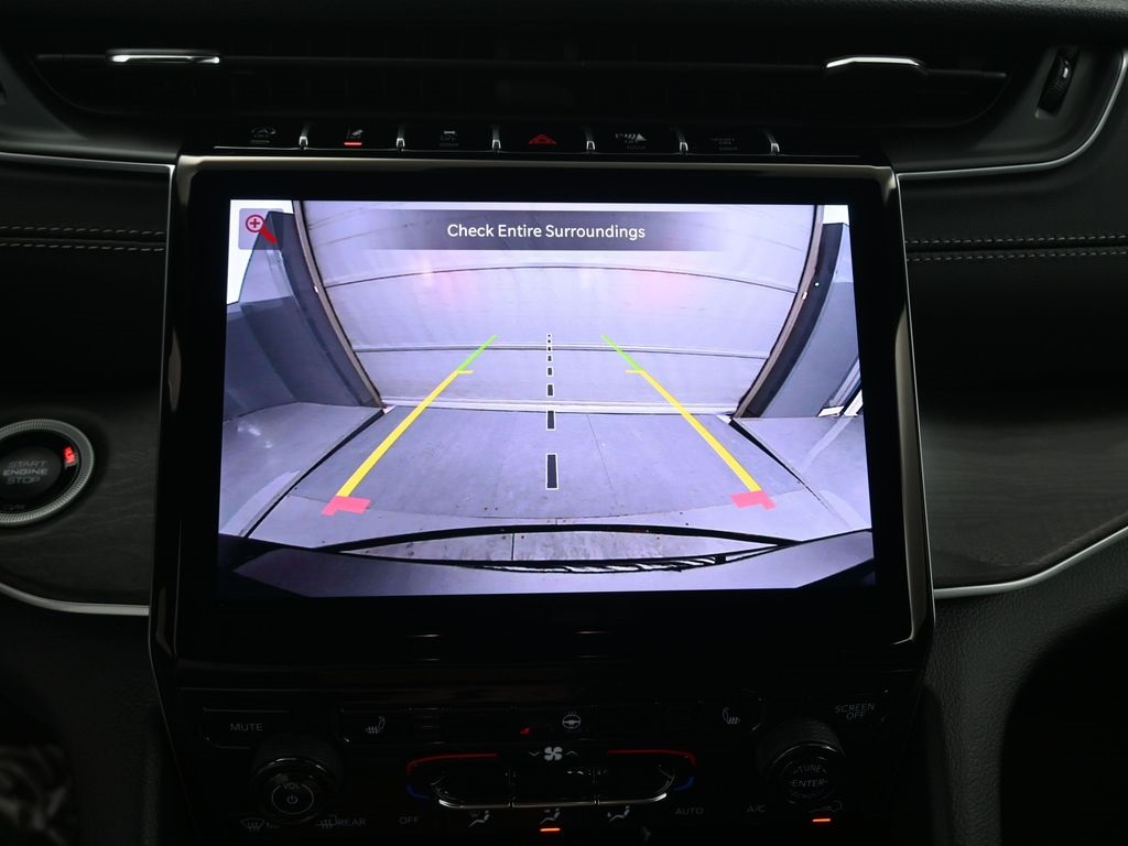 2025 Jeep Grand Cherokee Limited photo 3