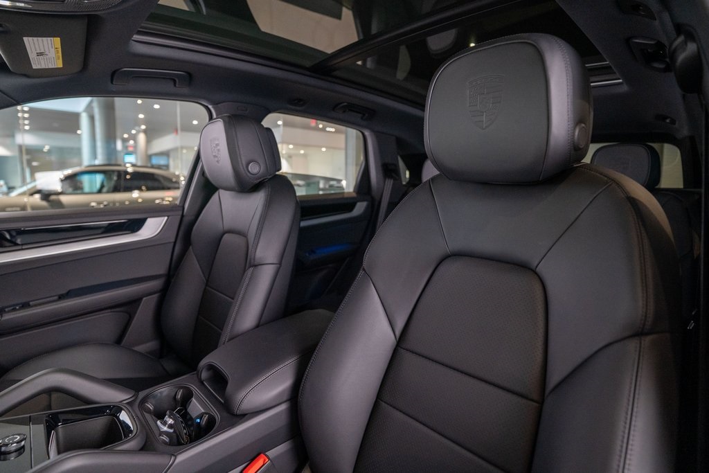 2025 Porsche Cayenne photo 5
