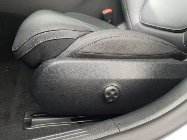 2025 Mercedes Benz C 300 photo 19