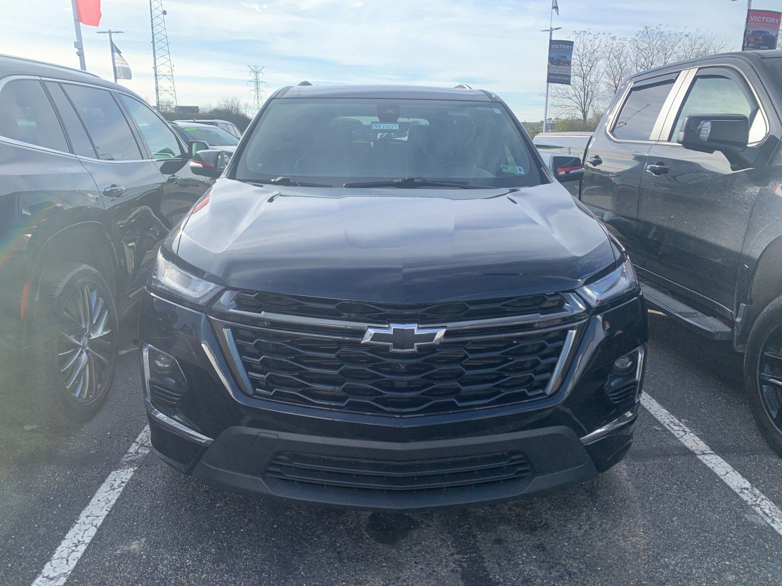 2023 Chevrolet Traverse Premier photo 2